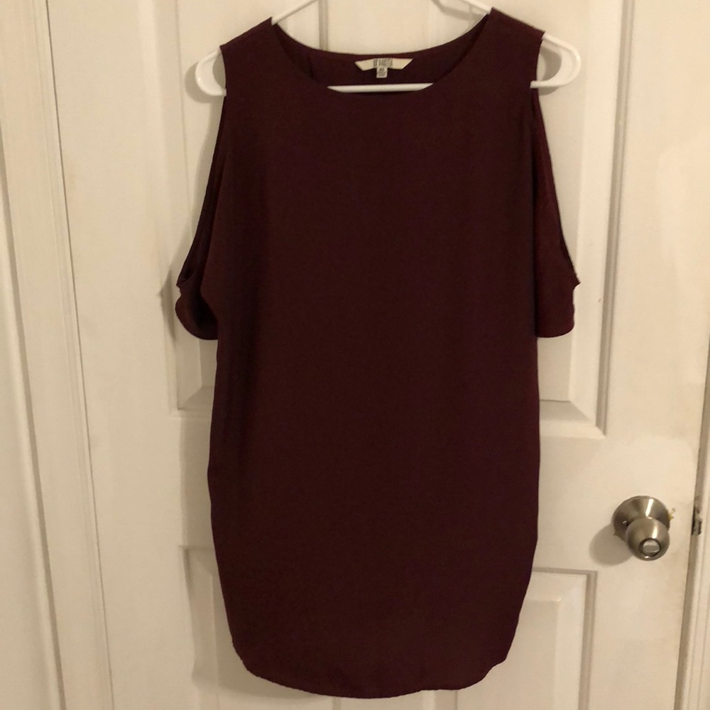 Cold shoulder polyester top